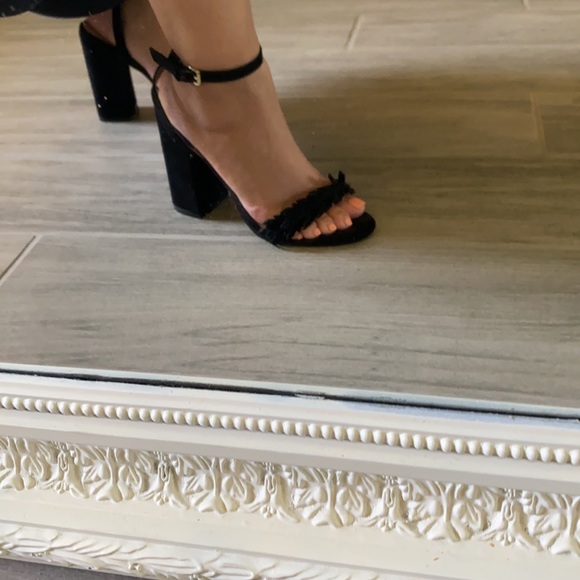 Black loft beautiful sandals. - Picture 4 of 7